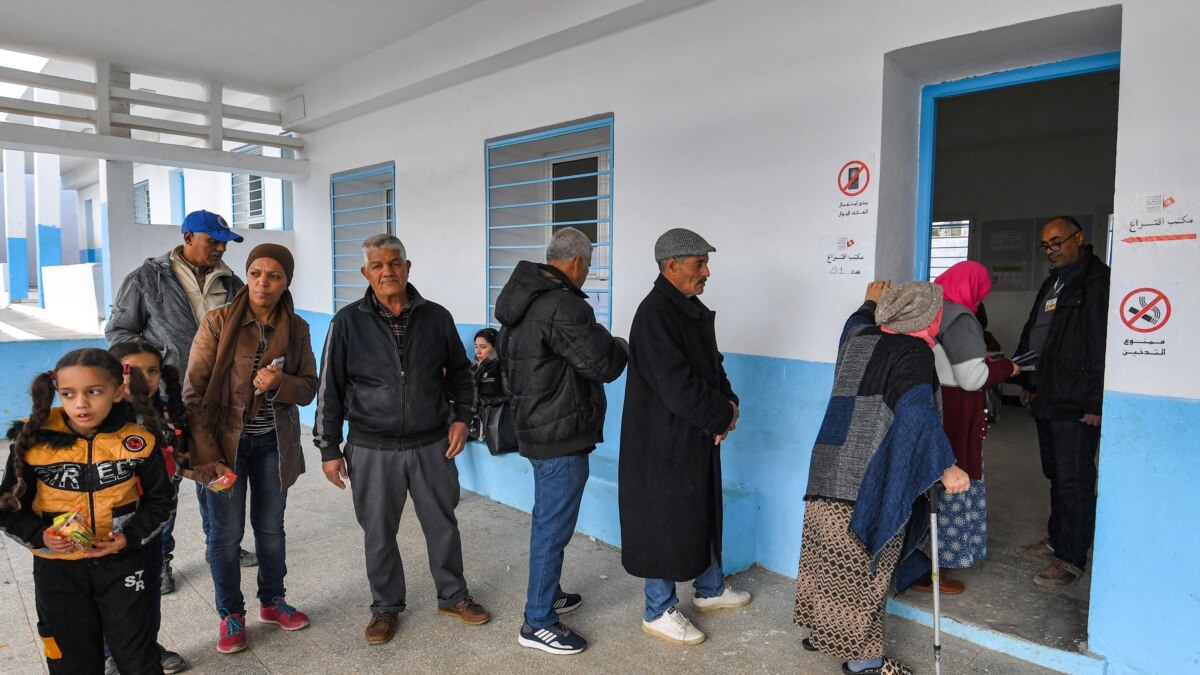 Tunisians Vote for New Chamber With Little Enthusiasm 