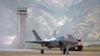 FILE - Pesawat jet F-35 tiba di Pangkalan Angkatan Udara Hill di Utah, 2 September 2015. (AP/Rick Bowmer)