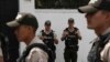 ARCHIVO - Miembros de la policía apostados frente a la embajada de México ante Ecuador después de que el expresidente Jorge Glas se instalara en ella en busca de asilo, el 18 de diciembre de 2023.