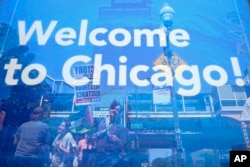 Para pengunjuk rasa berkumpul untuk berbaris menuju Konvensi Nasional Demokrat, Senin, 19 Agustus 2024, di Chicago. (Noah Berger/AP)