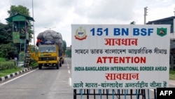 FILE - Border Security Force (BSF) personnel inspect a truck carrying supplies to Bangladesh at the India-Bangladesh border in Fulbari on the outskirts of Siliguri, Aug. 7, 2024