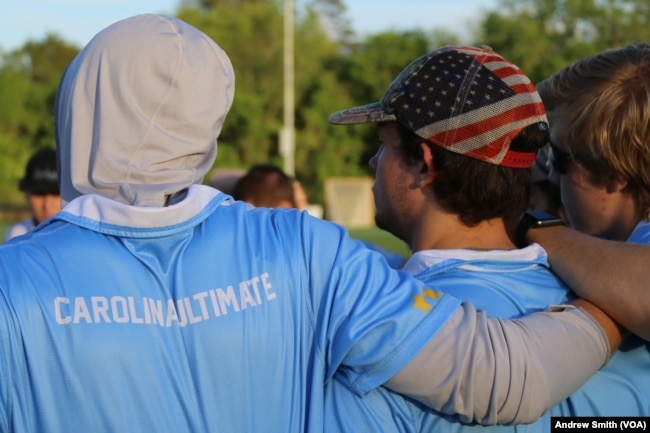 Members of the University of North Carolina's Darkside ultimate frisbee team group together at a practice session in Chapel Hill, North Carolina, Thursday April 13, 2023. (VOA/Andrew Smith)