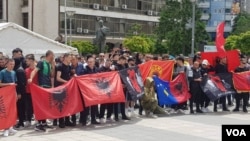 Protest Albanaca u Južnoj Mitrovici, 1. juna 2023. (Foto: VOA/Budimir Ničić)