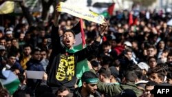 পশ্চিম তীরের সমর্থনে এবং ইসরাইল ও ফিলিস্তিনিদের মধ্যে আকাবা শীর্ষ সম্মেলনের বিরুদ্ধে গাজা সিটিতে বিশ্ববিদ্যালয়ের শিক্ষার্থীরা বিক্ষোভ করছে। ২৬ ফেব্রুয়ারি, ২০২৩।