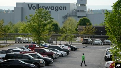 Tennessee Volkswagen employees vote to join United Auto Workers union