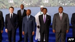 Emmanuel Macron, Ali Bongo Ondimba, Teodoro Obiang Nguema Mbasogo et Faustin-Archange Touadera (de g. à dr.), respectivement présidents français, gabonais, équatoguinéen et centrafricain lors du One Forest Summit à Libreville.