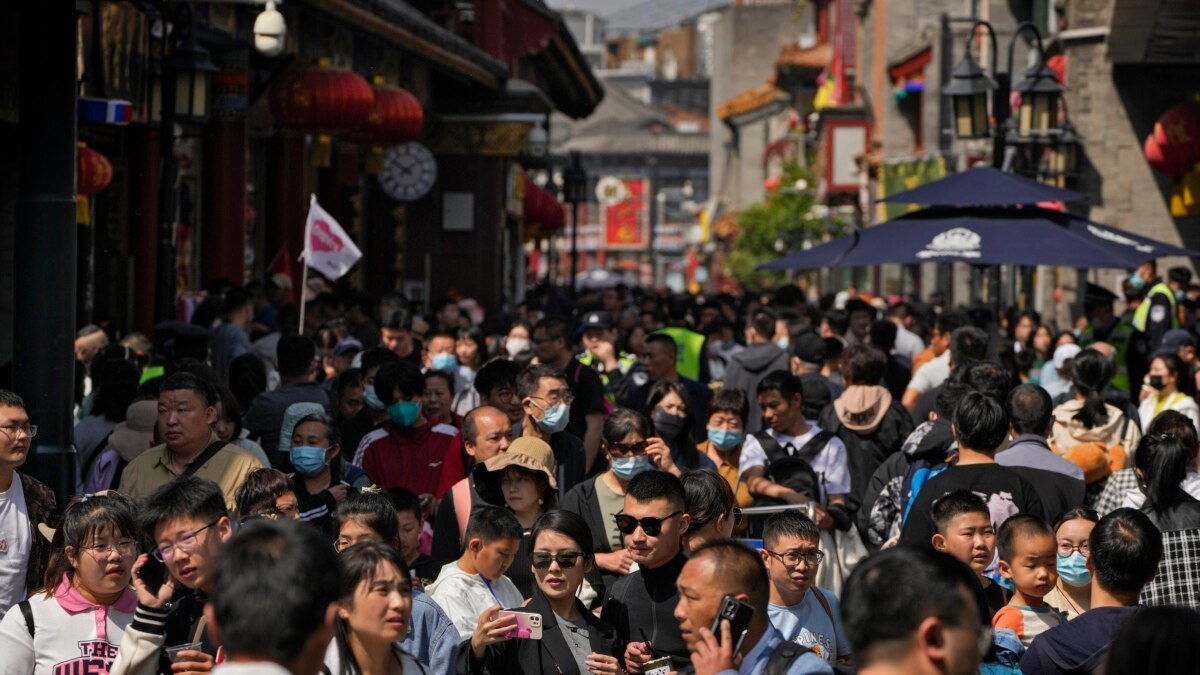 中国卫生官员：新冠疫情虽不再是“国际关注突发公共卫生事件”，但风险犹存