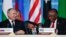 Presiden Afrika Selatan Cyril Ramaphosa dan Presiden Rusia Vladimir Putin menghadiri pertemuan dalam konferensi Rusia-Afrika 2019 di Sochi, Rusia, pada 24 Oktober 2019. (Foto: Sergei Chirikov/Pool/AFP)