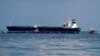 Kapal tanker pengangkut minyak Kerala, yang disewa oleh Chevron, tengah memuat pasokan di terminal minyak Bajo Grande di Danau Maracaibo, Venezuela, pada 5 Januari 2023. (Foto: Reuters/Isaac Urrutia)