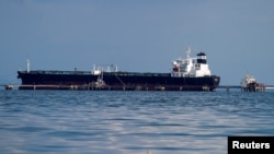El petrolero Kerala, fletado por Chevron, se carga en la terminal petrolera de Bajo Grande en el lago de Maracaibo, en el municipio de San Francisco, Venezuela, el 5 de enero de 2023.