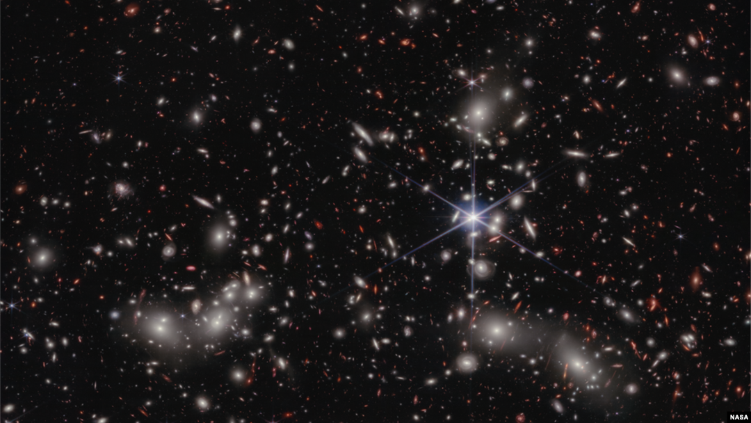 NASA Telescope Discovers New Details about Huge Galaxy Group