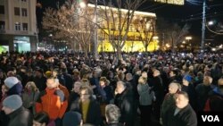 Protest pristalica koalicije "Srbija protiv nasilja" ispred Republičke izborne komisije u Beogradu (Foto: Fonet/Marko Dragoslavić)