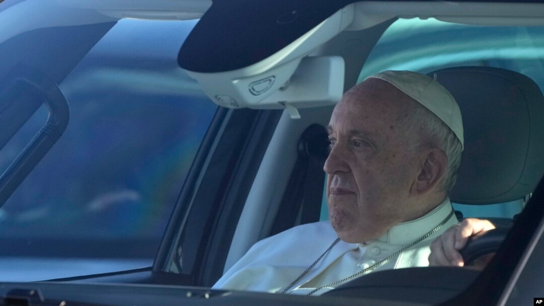 Pope Francis arrives to board his flight to Budapest at Rome's international airport in Fiumicino, Italy, April 28, 2023. 