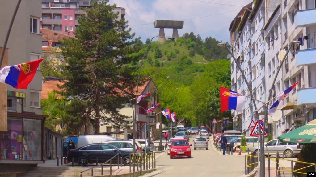 Betohen kryetarët e tri komunave veriore në Kosovë