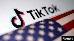 Фотоколаж для ілюстрації: прапор США та логотип TikTok 