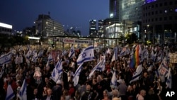People protest against Israeli Prime Minister Benjamin Netanyahu's government and call for the release of hostages held in the Gaza Strip by the Hamas militant group, in Tel Aviv, Israel, April 20, 2024.