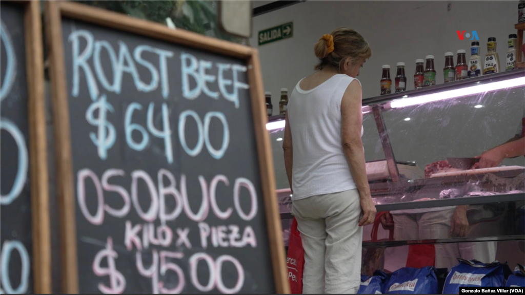 Cada vez más, los argentinos que han tenido que dejar de comer carne por su elevado precio y se han volcado a productos alternativos, como el pollo.