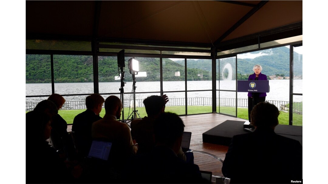 Menteri Keuangan AS Janet Yellen mengadakan konferensi pers menjelang Pertemuan Menteri Keuangan dan Gubernur Bank Sentral G7 di Stresa, Italia, 23 Mei 2024. (REUTERS/Massimo Pinca)