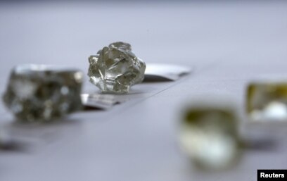 BHP pushes ahead on diamond sale, De Beers out of Canada process