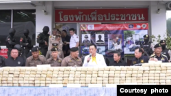 ထိုင်းနိုင်ငံတွင်း သယ်ဆောင်လာတဲ့ စိတ်ကြွဆေးပြား အပါအဝင် မူးယစ်ဆေးတွေကို ထိုင်းရဲတပ်ဖွဲ့က ဖမ်းဆီးခဲ့။ (Photo: Thai Police)