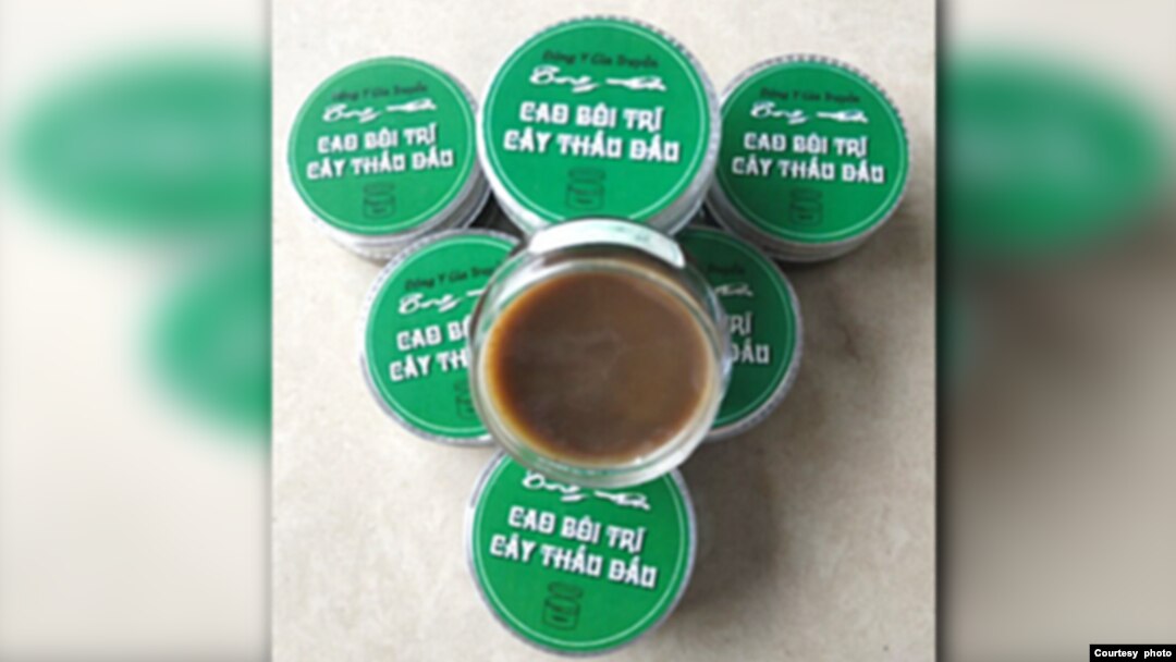 Cao Bôi Trĩ Cây Thầu Dầu - loại thuốc trị trĩ từ Việt Nam bị giới chức y tế Mỹ khuyến cáo ngừng sử dụng vì nguy cơ nhiễm độc chì.