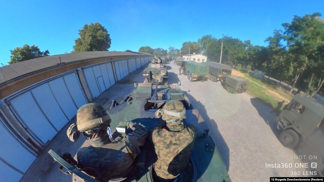 Польская военная автоколонна движется к восточной границе с Беларусью, недалеко от Щецина. Польша, 8 июля 2023 года.
