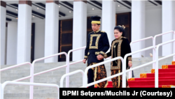 Presiden Joko Widodo kembali memakai busana adat saat Upacara Peringatan Detik-Detik Proklamasi di Istana Negara, Ibu Kota Nusantara, pada Sabtu, 17 Agustus 2024. (Foto: Courtesy/BPMI Setpres/Muchlis Jr)