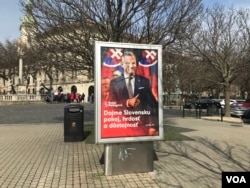 2024年斯洛伐克总统选举主要候选人佩莱格里尼的宣传海报，布拉迪斯拉发市中心(美国之音 杨乐天)