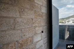 Una vista general de una pared de ladrillos de cáñamo expuestos en el Hotel Hemp en Ciudad del Cabo, Sudáfrica, 25 de abril de 2023.