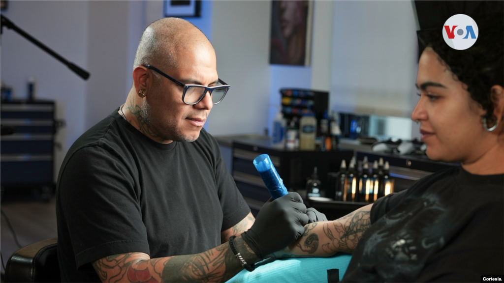 Darwin Enríquez tiene un negocio de tatuajes en Nueva York que lleva por nombre Inknation Studio NYC.