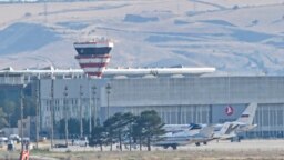 MİT, Ankara’da aralarında ABD ve Rusya’nın da olduğu 7 ülkeden 26 tutuklunun esir değişimini koordine ettiğini duyurdu. 