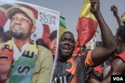 Many protesters in Dakar were wearing T-shirts with messages of support for opposition leader Ousmane Sonko, March 14, 2023. (Annika Hammerschlag/VOA)