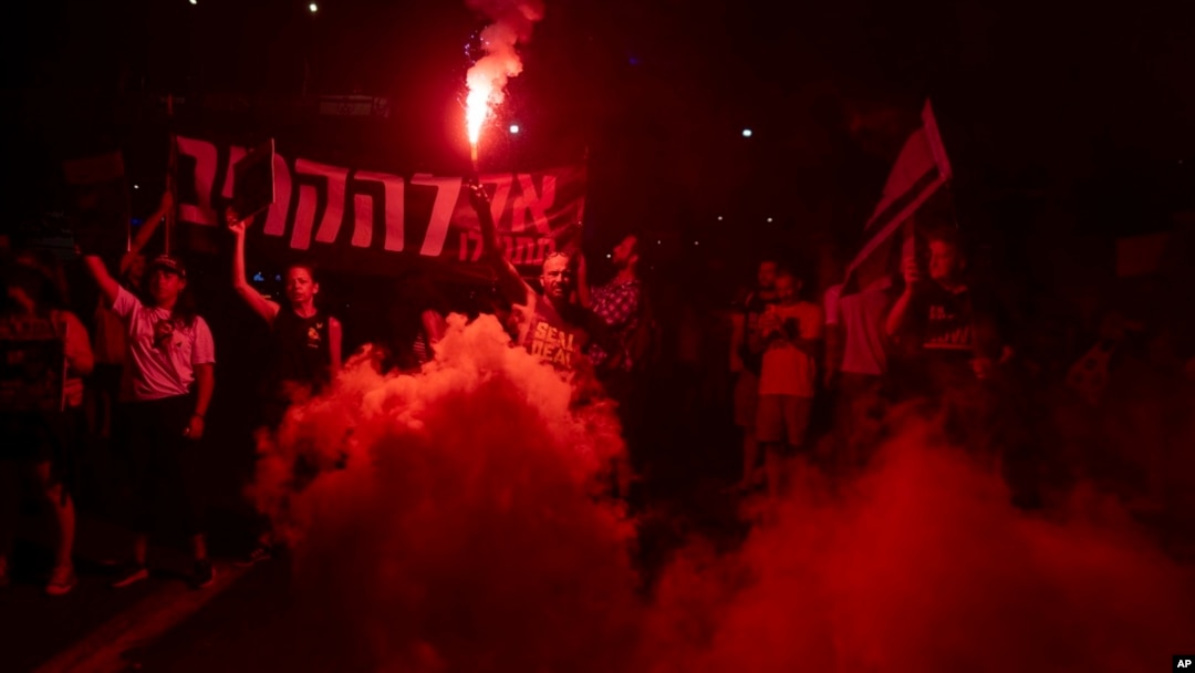 Rođaci talaca koje Hamas drži u Pojasu Gaze i njihove pristalice protestuju u Tel Avivu, Izrael, 15. avgusta 2024