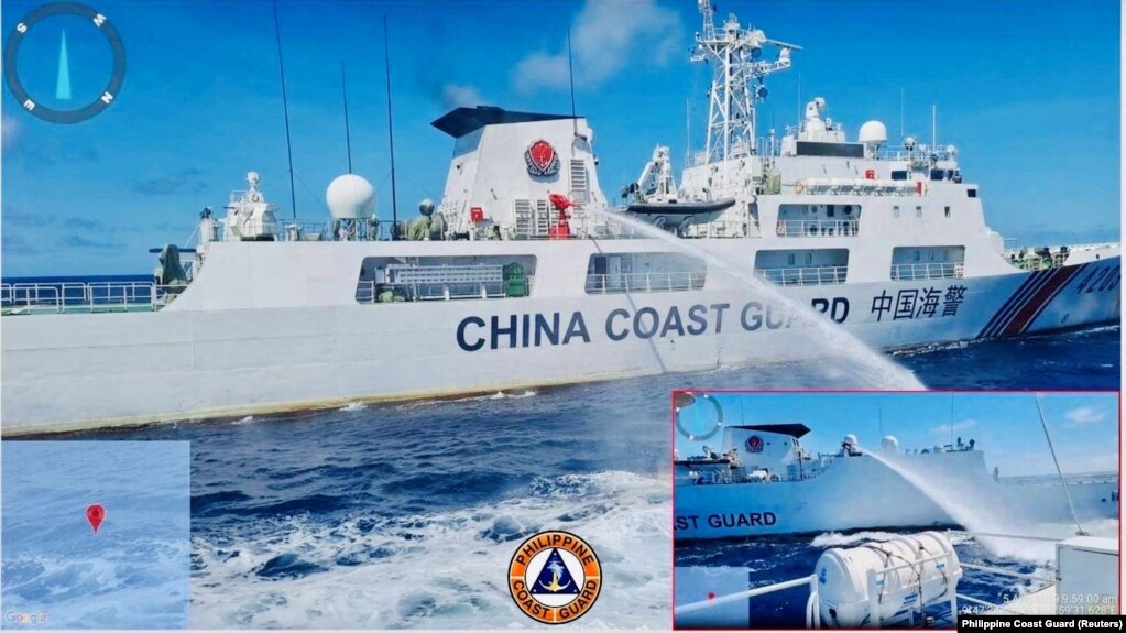 菲律宾海警队2023年8月6日公布中国海警船8月5日对菲方补给船发射水炮的照片。(photo:VOA)