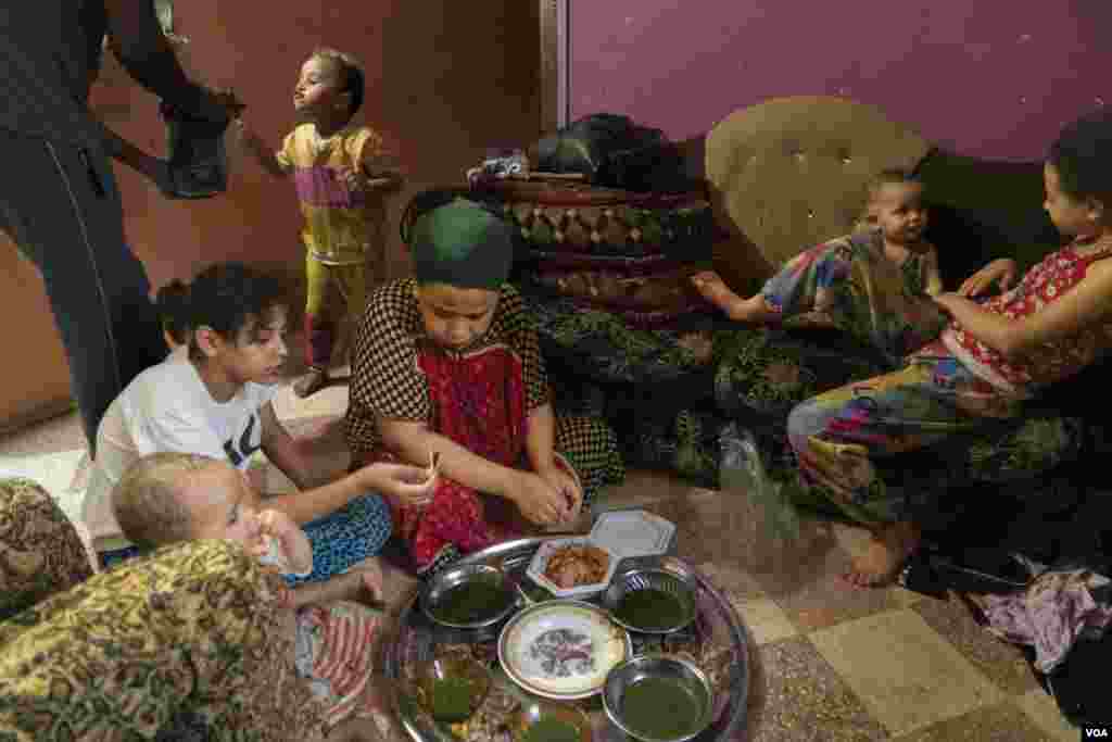 This family of 10 lives on one daily meal that mostly includes basic food items from state subsidies and private charities. Egypt’s bread subsidy program, for example, is a lifeline for them and about two-thirds of Egyptians. (Hamada Elrasam/VOA) 
