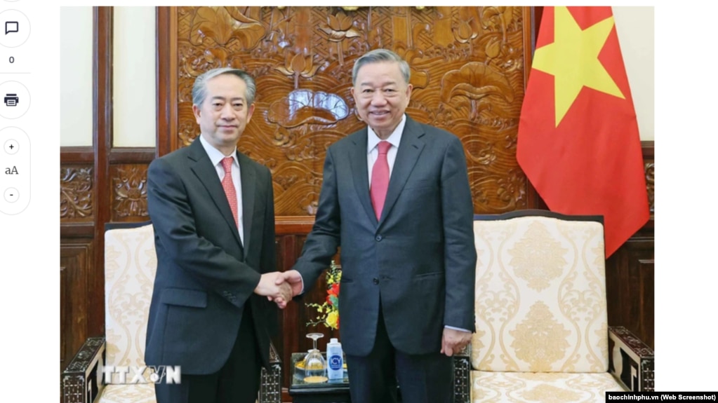 Chủ tịch nước Việt Nam Tô Lâm (phải) tiếp Đại sứ Trung Quốc Hùng Ba tại Hà Nội vào ngày 11/6/2024.
