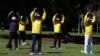 រូបឯកសារ៖ ក្រុម Falun Gong ហាត់ប្រាននៅទីក្រុង​ស៊ីដនី នៅថ្ងៃទី២៨ ខែសីហា ឆ្នាំ២០២០។ មនុស្សពីរនាក់នៅទីក្រុង Los Angeles ​ត្រូវបាន​ចោទប្រកាន់ពីបទ​ធ្វើ​សកម្មភាពក្នុងគម្រោងដឹកនាំដោយ​ក្រុងប៉េកាំង ដៅលើ​ក្រុម Falun Gong ដែល​មានមូលដ្ឋាននៅស.រ.អ.ដែលក្រុមនេះត្រូវបាន​ចាត់ទុកថា ខុសច្បាប់​នៅចិន។