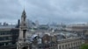 从伦敦国王学院的布什大楼（刘氏中国研究院的地址）眺望英国议会及其部分校园 (美国之音/李伯安)