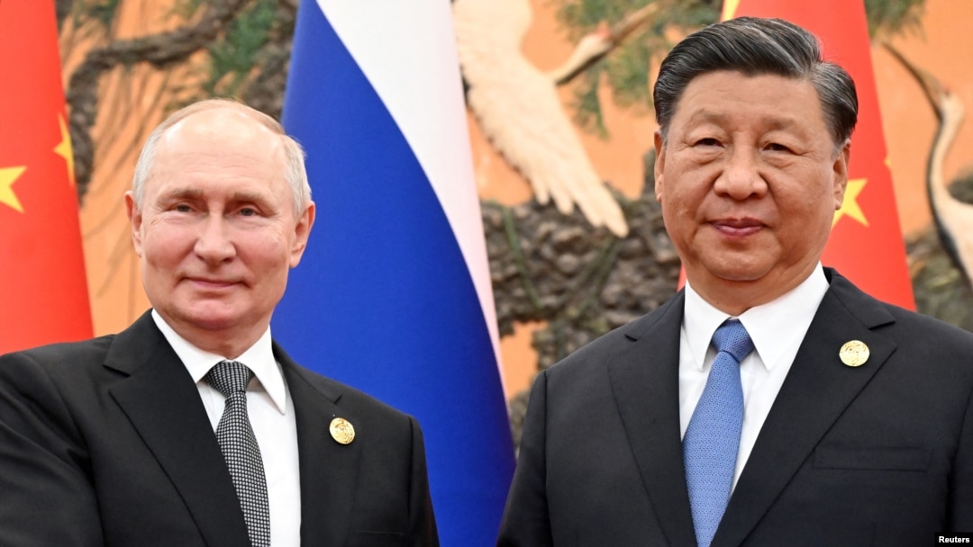 Ruski predsednik Vladimir Putin i predsednik Kine Ši Đinping tokom sastanka na marginama Foruma o Inicijativi "Pojas i put", u Pekingu, 18. oktobra 2023.