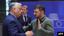 Угорський прем'єр-міністр Віктор Орбан розмовляв з українським президентом Володимиром Зеленським на саміті ЄС в Брюсселі 27 червня 2024 р.