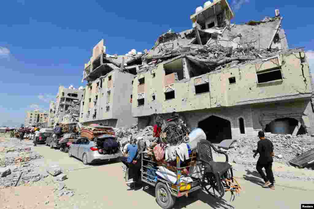 Displaced Palestinians make their way as they flee Hamad City following an Israeli evacuation order, amid Israel-Hamas conflict, in Khan Younis in the southern Gaza Strip.