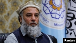 Nooruddin Azizi, Penjabat Menteri Perdagangan dan Industri Afghanistan, berbicara dalam sebuah wawancara dengan Reuters di Kabul, Afghanistan, pada 22 Februari 2023. (Foto: Reuters/Ali Khara)