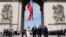 Gjatë pritjes në Harkun e Triumfit (Paris, 8 qershor 2024)
