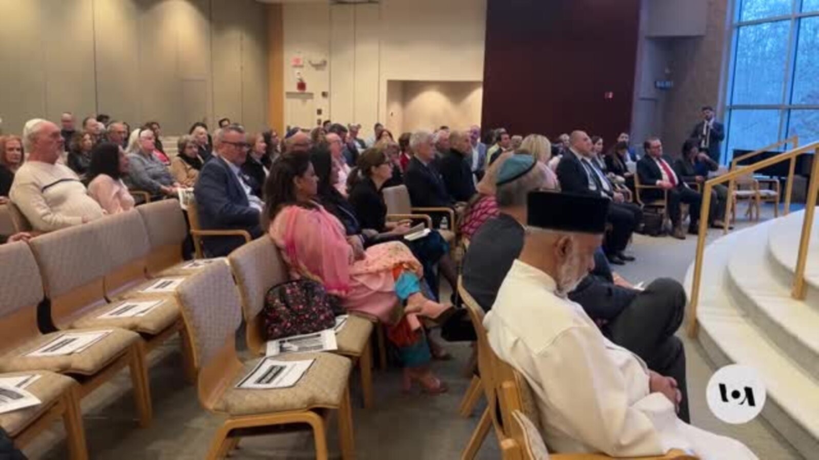 US Muslims, Jews, Christians overcome threats, gather over iftar meal