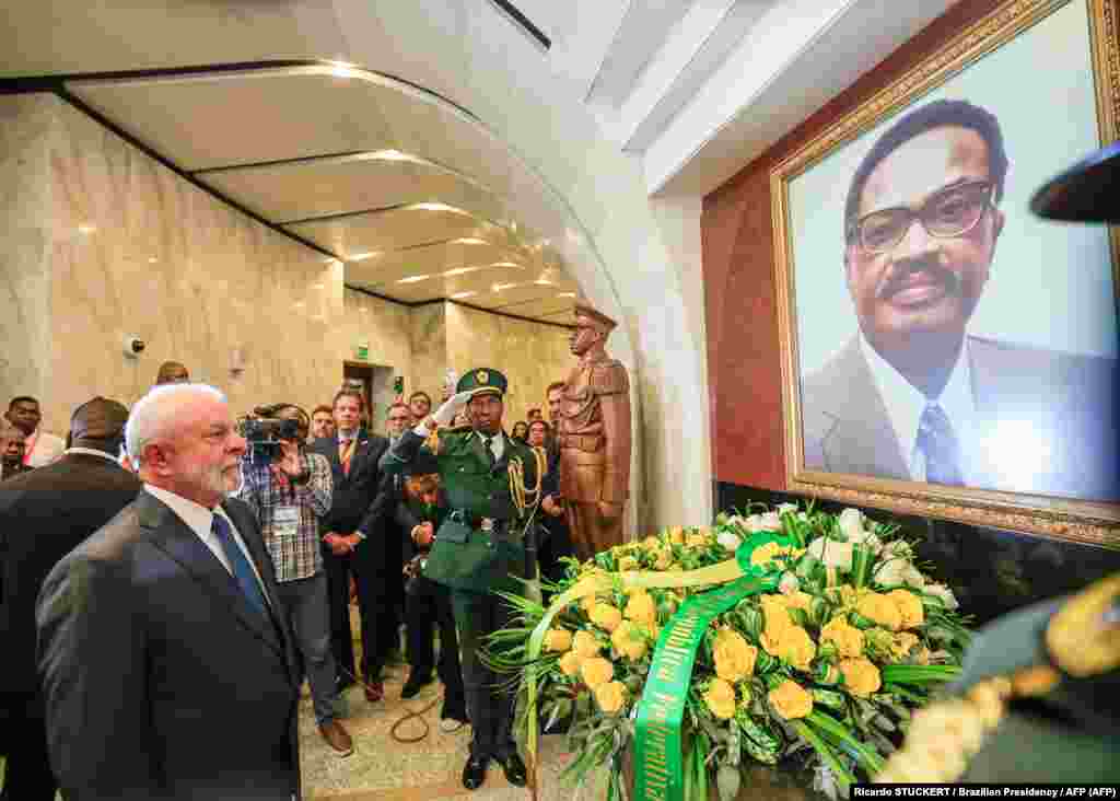 Presidente brasileiro, Lula da Silva durante cerimónia em memória de Agostinho Neto em Luanda
