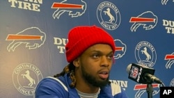 Damar Hamlin, défenseur des Buffalo Bills, s'adresse aux journalistes, New York, le 18 avril 2023.