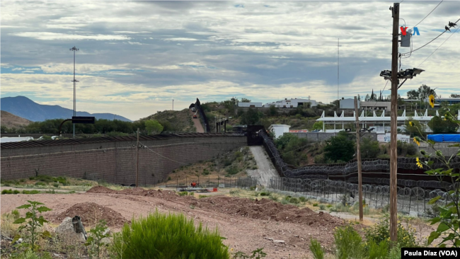 Vista de la frontera suroeste de EEUU desde el sector de Tucson, Arizona, el 25 de junio de 2024.