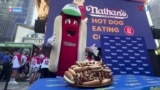 Натпревар во јадење хот-дог - традиција за Денот на независноста во Њујорк