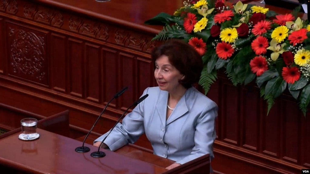 Shmangia e emrit zyrtar të Maqedonisë së Veriut nga presidentja e re Siljanovska Davkova, ngjall reagime