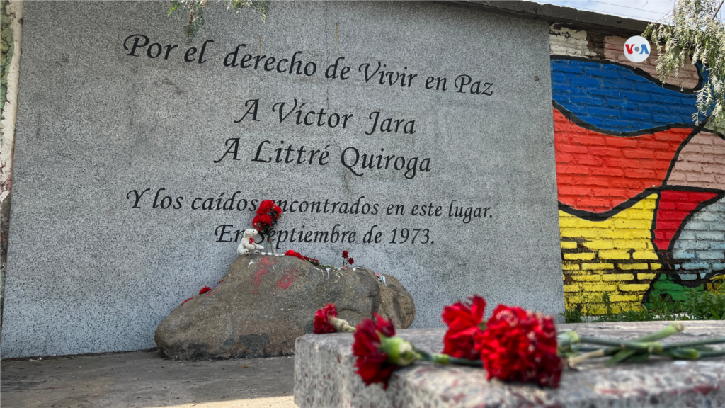 &quot;El derecho de vivir en paz&quot; fue el sexto álbum de estudio del cantautor chileno Víctor Jara, lanzado en 1971. Esta semana Jara fue recordado a 50 años de su asesinato. [Foto: Nicolás Cortés Guerrero, VOA]